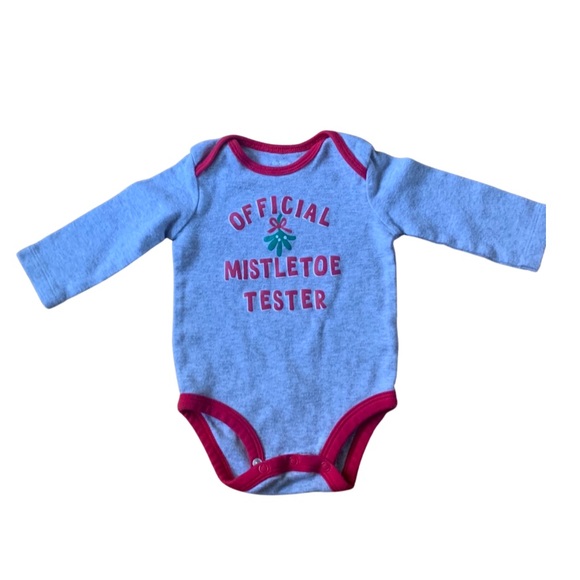 Carter’s Christmas Baby Onesie original Mistletoe Kisser Size 6 months - Picture 2 of 9